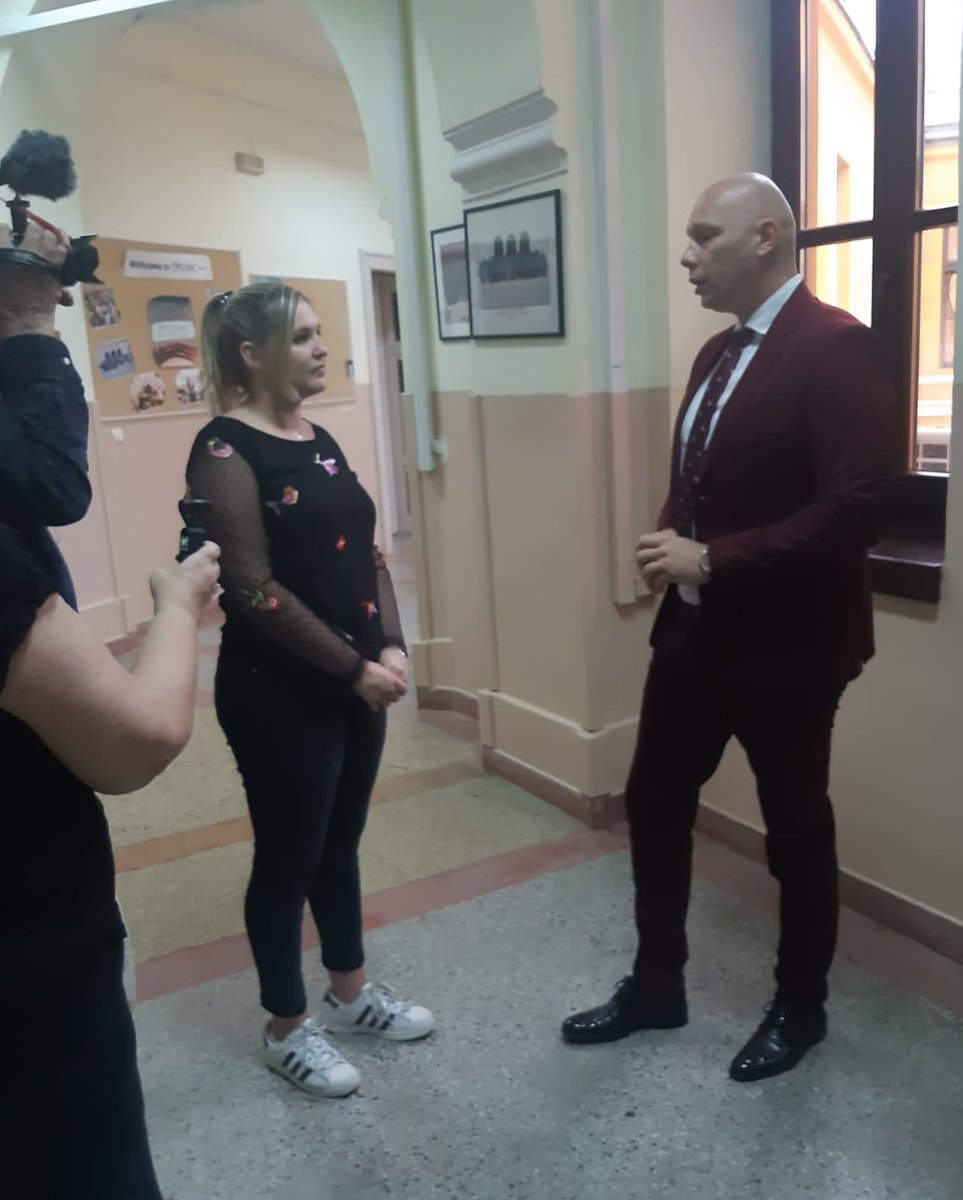 TaHeWi's tweet photo. Ensimmäinen päivä Mostarissa tutustumassa @UWC_Mostar toimintaan ja suunnittelemassa yhteistyötä @WDubrovnik kanssa. 
Illalla jatkamme teatteriesityksellä ja huomenna seminaariesitysten kuuntelulla. Lauantaina sitten Word Peace day koululla. 
#NaistenPankki #Mostar #Dubrovnik https://t.co/WqWEqglFuX