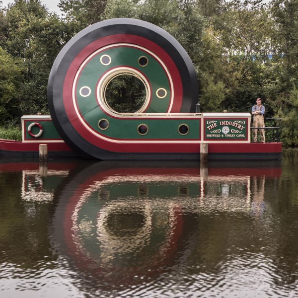 Alex Chinneck unveils loop-the-loop canal boat in Sheffield dlvr.it/TDRFCf