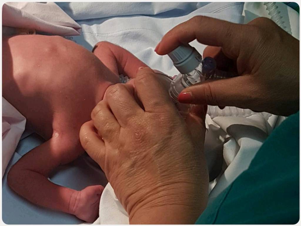Primonumero's tweet photo. Retromarcia del governo: il vaccino contro la bronchiolite sarà gratuito in tutte le regioni, anche quelle sotto piano di rientro sanitario https://t.co/iRsqjIkwB9 https://t.co/k4u9NNpx56