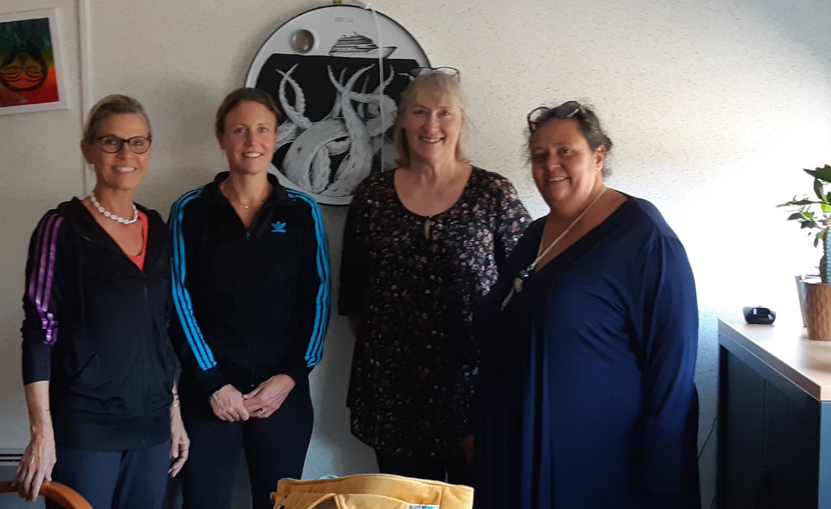 Écriture de la convention entre le conservatoire de musique et de danse de Niort et le collège en présence de Florence Béguin, directrice du conservatoire, de Mme Descamps et des deux enseignantes responsables de la classe Hip-hop.
<a href="/NiortAgglo/">Niort Agglo</a>