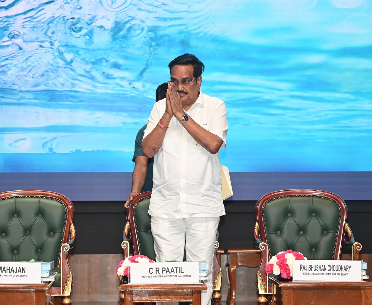 CRPaatil's tweet photo. आज इंडिया वाटर वीक 2024 का समापन हुआ, और इस समापन समारोह को संबोधित करते हुए एक नई ऊर्जा का अनुभव हुआ। इस मंच में न केवल जल संसाधनों के प्रति हमारे संकल्प को और भी सुदृढ़ किया, बल्कि वैश्विक जल प्रबंधन के क्षेत्र में भारत की अग्रणी भूमिका को भी स्पष्ट किया । 

डेनमार्क, इजराइल, ऑस्ट्रेलिया, सिंगापुर समेत दुनिया के कई जल विशेषज्ञों ने इस आयोजन में भाग लिया, और उनके द्वारा प्रस्तुत शोधपत्रों और विचारों ने जल संरक्षण, प्रबंधन और स्मार्ट वाटर टेक्नोलॉजी के क्षेत्र में हमें नई दिशा प्रदान की। इन चर्चाओं से न केवल हमारे देश के जल संसाधनों का कुशल और टिकाऊ उपयोग सुनिश्चित होगा, बल्कि सतत विकास लक्ष्यों की प्राप्ति में भी तेजी आएगी। 

इस वाटर वीक ने जल प्रबंधन के प्रति हमारे संकल्प को मजबूत किया है, और भारत अब जल प्रबंधन के क्षेत्र में एक नए युग की ओर अग्रसर है। माननीय प्रधानमंत्री श्री @narendramodi  सर के नेतृत्व एवं मार्गदर्शन में हम जल सुरक्षा के इस महाअभियान को नई ऊंचाइयों तक ले जाने के लिए प्रतिबद्ध हैं।

#IndiaWaterWeek2024 
#NationalWaterWeek
#jalshakti