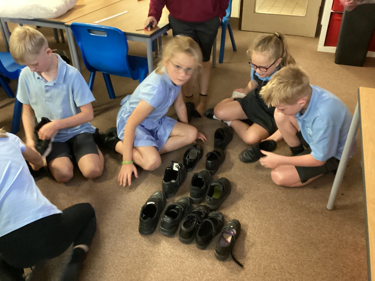 Blwyddyn Pedwar were working together to try and find the most accurate way to collect data, in order to find out the most popular shoe size. #solvingproblemsandsharingideas