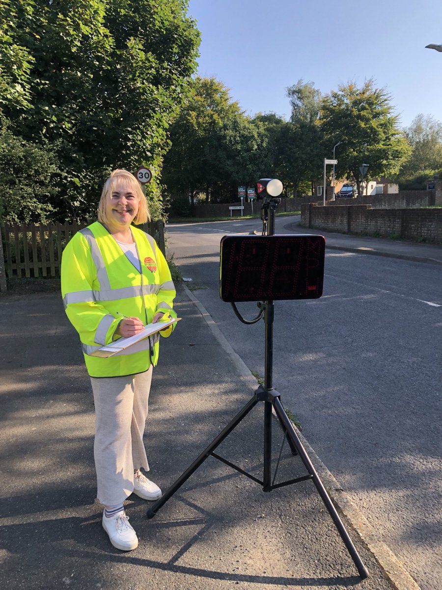 susanjcarey's tweet photo. Just finished a #CommunitySpeedwatch session in #Etchinghill in the autumn sunshine. Lots of friendly waves & thumbs up from passing drivers. Just 4 vehicles in excess of the 30pm limit. @KentSpeedwatch https://t.co/So5mGbFQf1