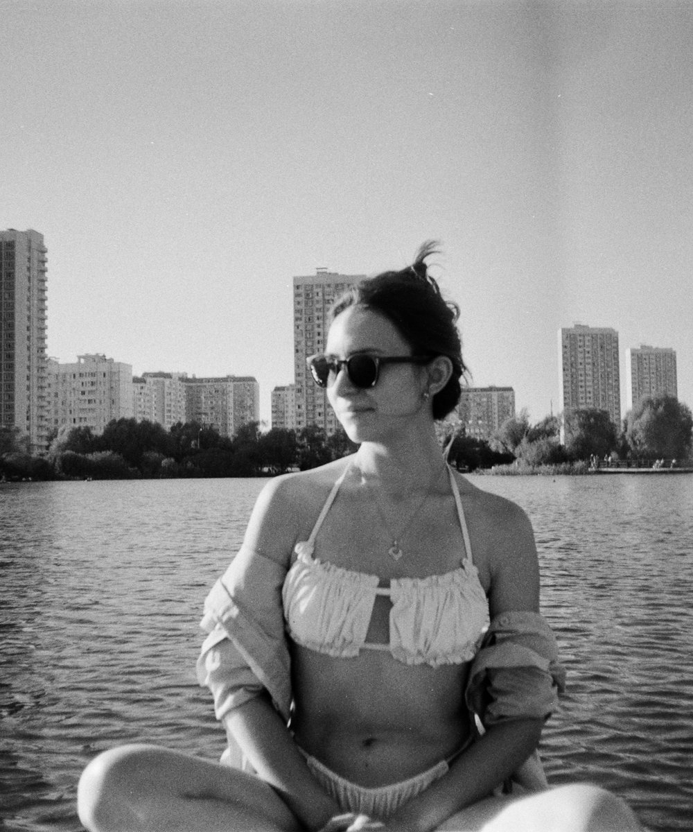 фоткались со словами "да все равно пленка не проявится, забей"