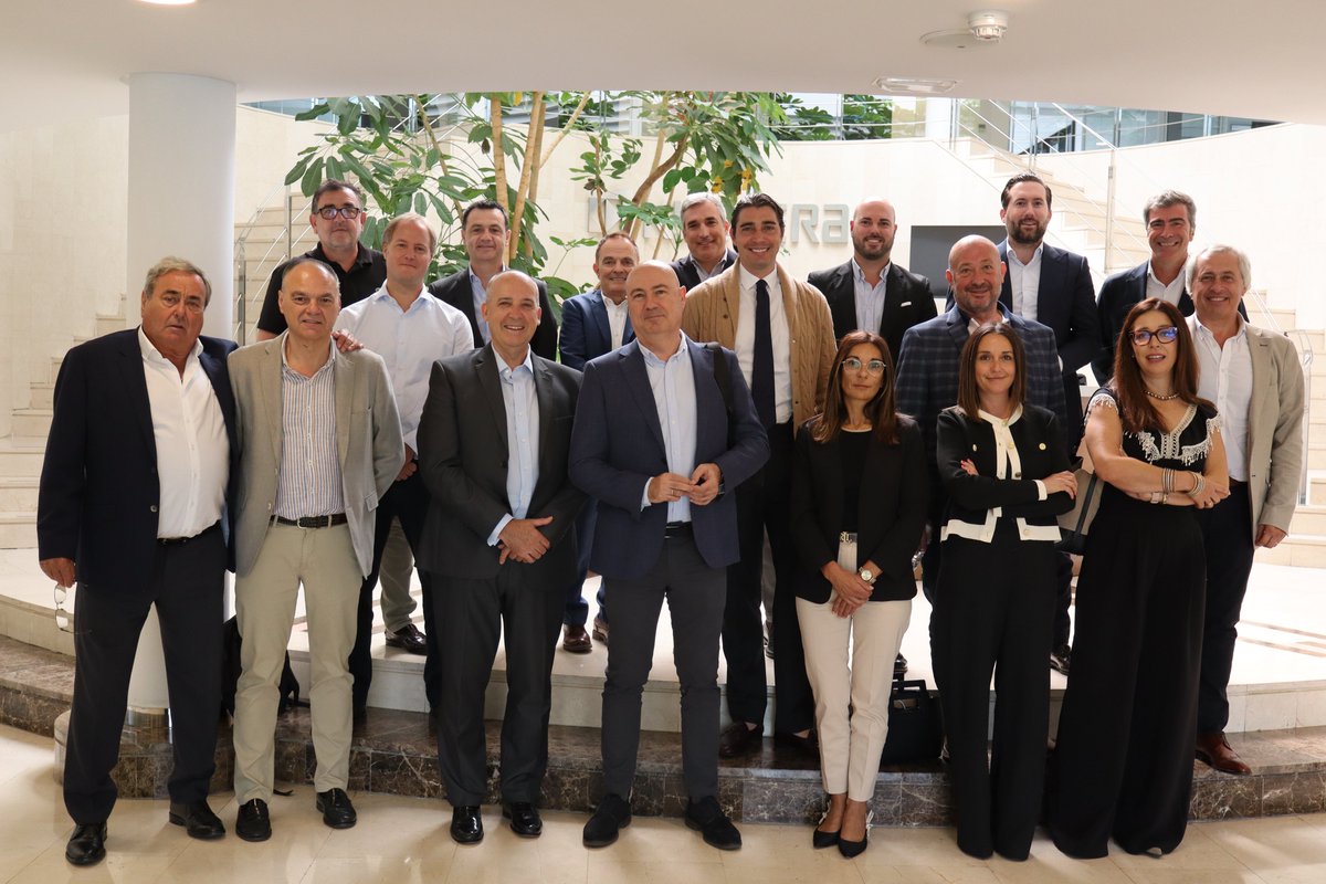 Hemos celebrado el Consejo Asesor del Canal Office Printing de Kyocera, donde nuestros partners han sido los verdaderos protagonistas.

Juntos revisamos el estado del negocio y del mercado y debatido sobre diversificación, estrategias y nuevos proyectos.

#WeAreKyocera #Liderazgo