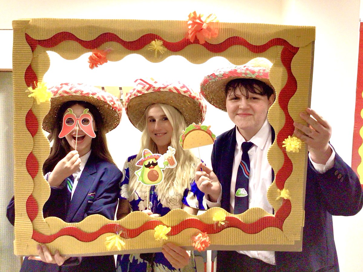 Fiesta fun at open evening in the Spanish department! Our guests enjoyed a wonderful evening of Spanish culture, art and language, complete with Spanish tapas, and serenaded by the talented Seňor Glynn on the guitar. Our photo booth was particularly popular...