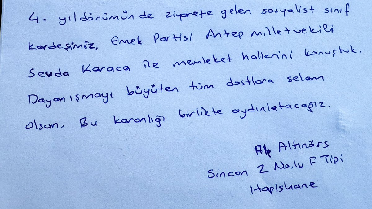 sevdakaraca's tweet photo. Haksız ve hukuksuz bir şekilde rehin tutulan sevgili Alp Altınörs’ü bugün Sincan 
2 Nolu F tipi Cezaevinde ziyaret ettim. 

İnanmış bir sosyalist, değerli bir araştırmacı, mücadeleci bir yoldaş o. 

Mahpusta da üretmekten, mücadeleye katkı sunmaktan hiç geri durmuyor. 

Çevirileri, incelemeleri, kitap çalışmalarını konuştuk. Memleket ve dünya halini tartıştık. Bol bol güldük. 

Dayanışmayı büyüten tüm dostlara selamları var.

@alpaltinors ve tüm rehin tutulan siyasi tutsakların özgürlüğü için, bu ülkenin demokratikleşmesi ve onurlu bir barış için, emeğin hakları için birlikte mücadeleye devam!
