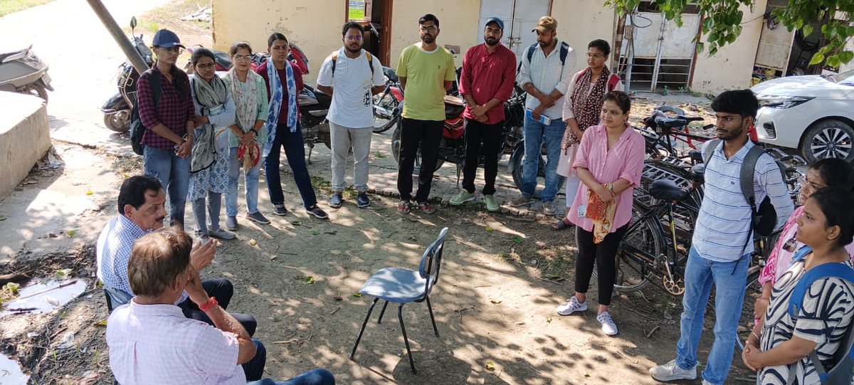PKSINGHBHU's tweet photo. Prof N K Singh sb National professor  monitoring yield  Qtl introgressed line of  Rice and also  educating our students at Agricultural Research Farm of BHU Varanasi https://t.co/P3J4eAaYSY
