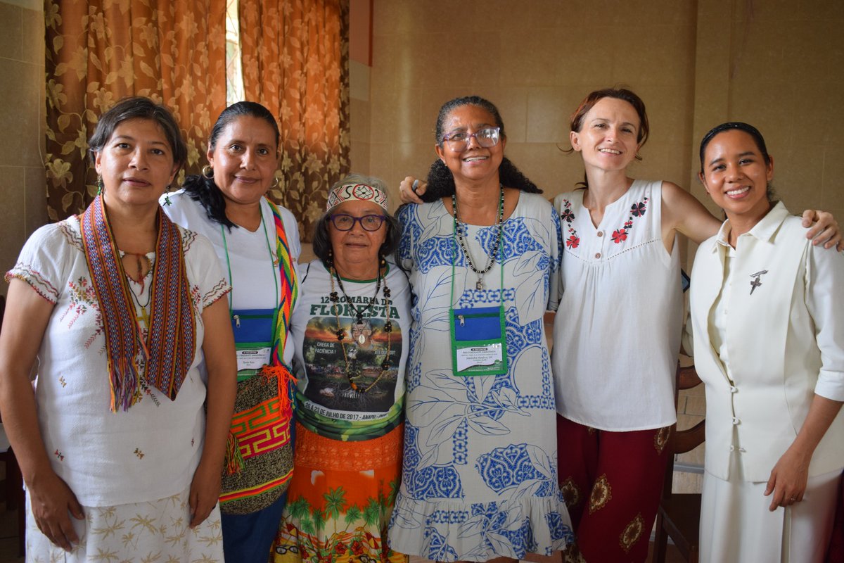 repam_amazonia's tweet image. Durante la apertura del encuentro hubo un momento significativo de oración, en el que los más de 50 participantes confirmaron su respuesta positiva al llamado que se hace desde la itinerancia para trabajar en favor de los pueblos de la Amazonía.

#repam10años #campaña