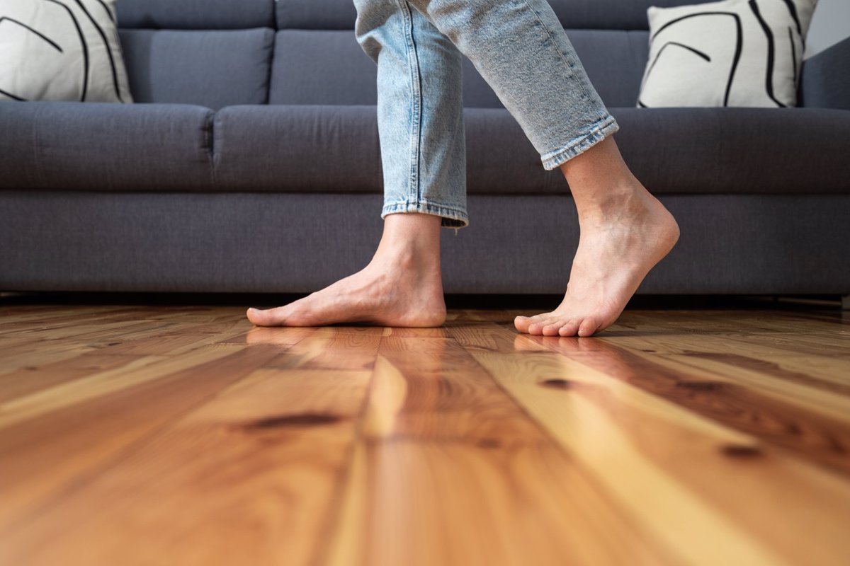 CLINICASTOMA's tweet photo. Jesús Serrano, fisioterapeuta: "Andar descalzo hace a los pies infinitamente más sanos" https://t.co/0XL02lli7E https://t.co/4UOmrv0p8u