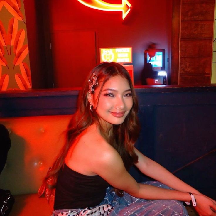 DRUNKS, EX, AND WEDDING BELLS

A #MaColet AU wherein Myelle (🐼) never thought a wild night in Vegas could get any wilder, but waking up with a throbbing headache, a glittery wedding band on her finger, and Cassiene (🐺) —her ex—beside her in bed was definitely not in the plan.