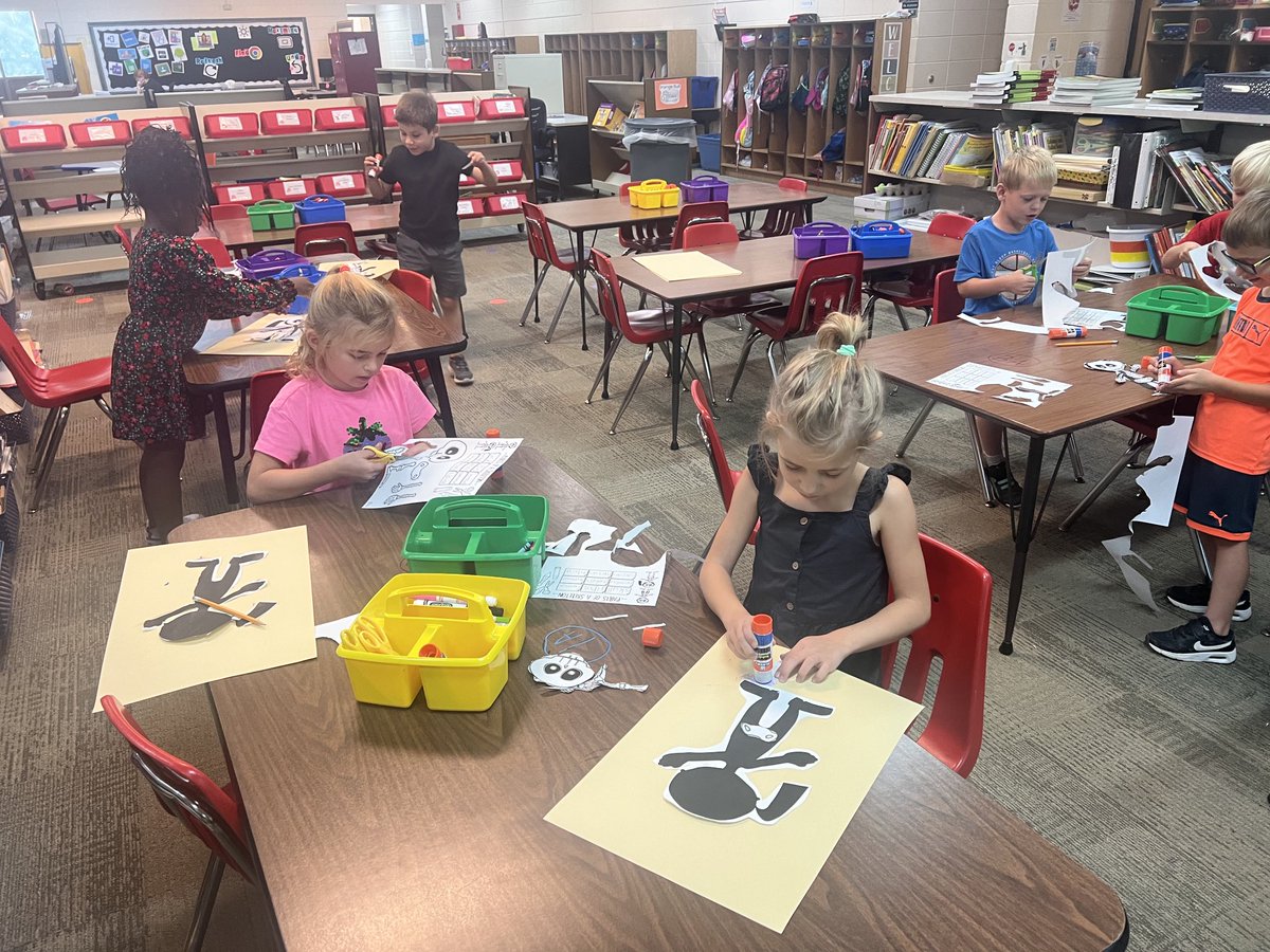 d61andersen's tweet photo. Making our skeletons. We’re learning about our amazing human bodies in CKLA!! 💀💀#d61learns ⁦@D61DeLay⁩ https://t.co/SZDmmw8PYZ