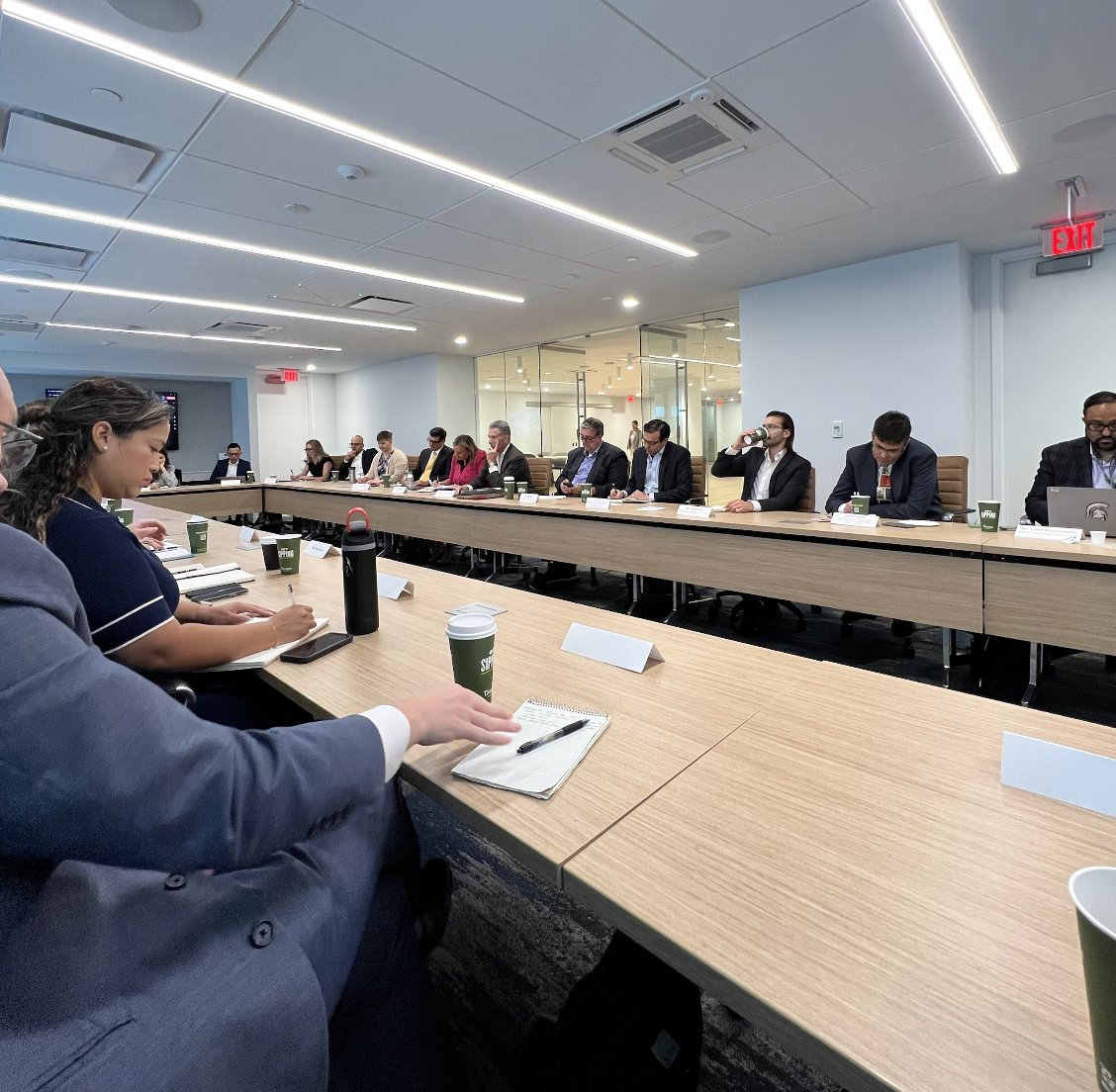kristimrogers13's tweet photo. This week, @p2p_US hosted our 2nd "Financing the Stone" roundtable in our Global Supply Chain Task Force series. With 40+ execs, we tackled the intersection of finance &amp; supply chain resilience. Huge thanks to the experts who shared their insights! #CriticalMinerals https://t.co/CqtTa6AnNT