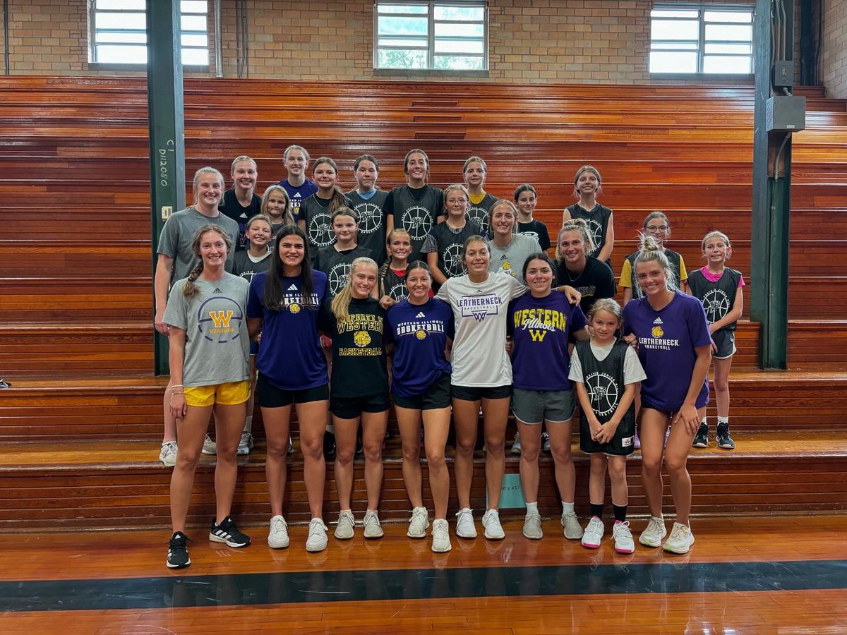 WIUWBB's tweet photo. Giving back to the community 🏡

#GoNecks | #OneGoal https://t.co/N5M9Bbj9nF