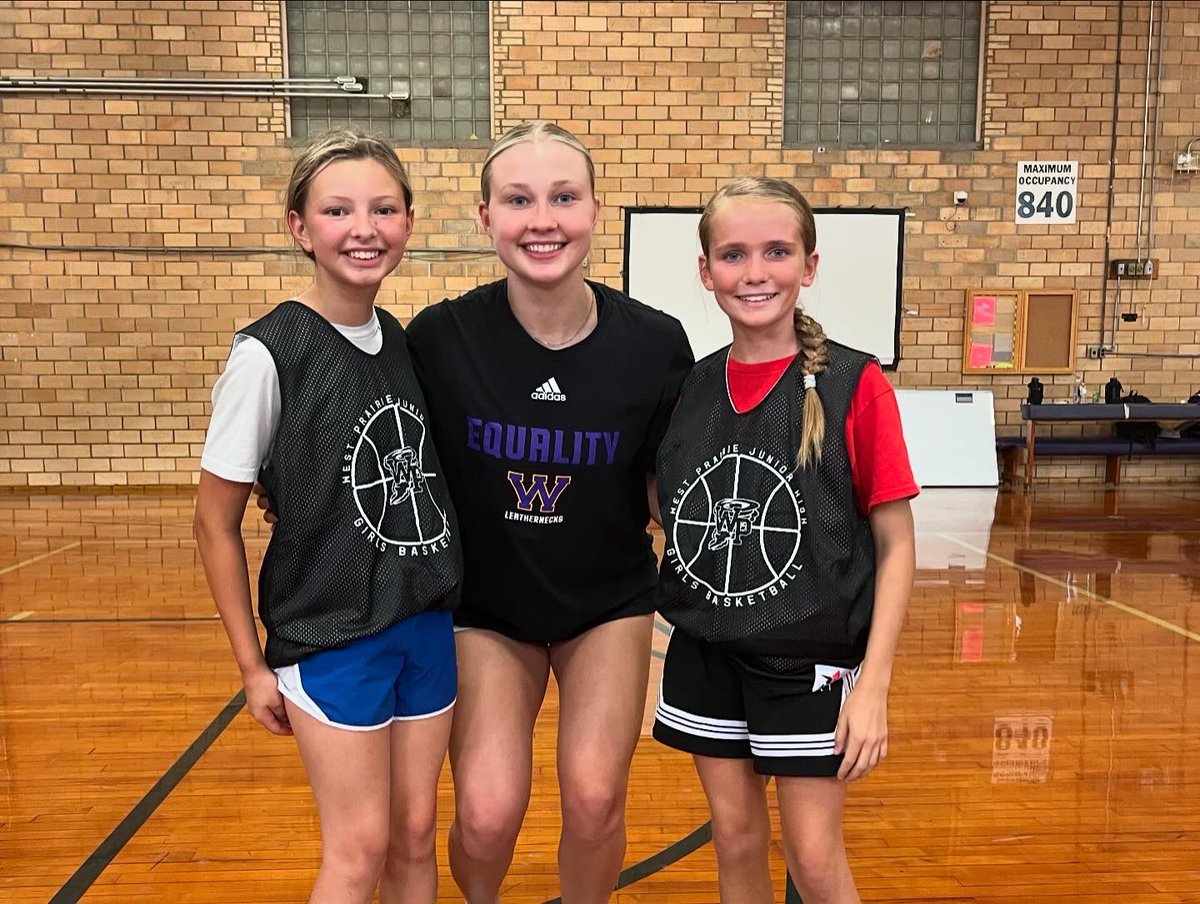 WIUWBB's tweet photo. Giving back to the community 🏡

#GoNecks | #OneGoal https://t.co/N5M9Bbj9nF
