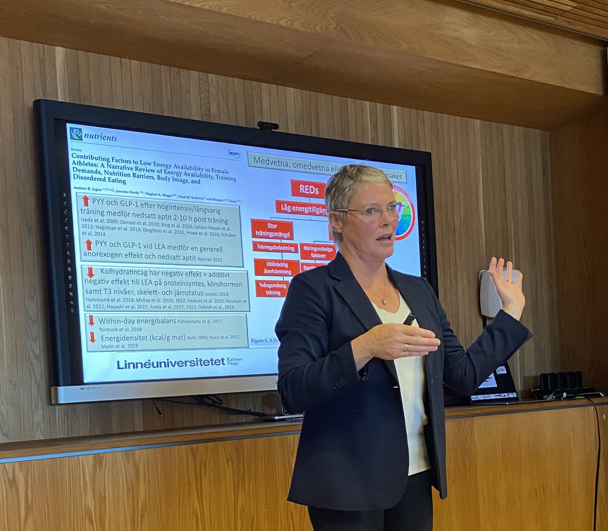 Dr Anu Koivisto-Mørk (@koivisto_anu) on Twitter photo «REDs to GREEN 🚦» seminar for soccer, ballet & athletics
Super happy to share our experience on REDs related injuries from 🇳🇴NOR Sports Medicine Center together w/<a href="/HMoksnes/">Håvard Moksnes</a> in a session with international superstars <a href="/margomountjoy/">margo mountjoy</a> & <a href="/AnnaMelin4/">Anna Melin</a>
#fromsciencetopractice «REDs to GREEN 🚦» seminar for soccer, ballet & athletics
Super happy to share our experience on REDs related injuries from 🇳🇴NOR Sports Medicine Center together w/<a href="/HMoksnes/">Håvard Moksnes</a> in a session with international superstars <a href="/margomountjoy/">margo mountjoy</a> & <a href="/AnnaMelin4/">Anna Melin</a>
#fromsciencetopractice