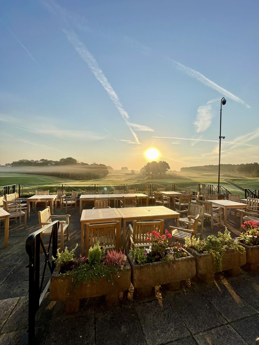 Beautiful morning for course set up. ⛳️