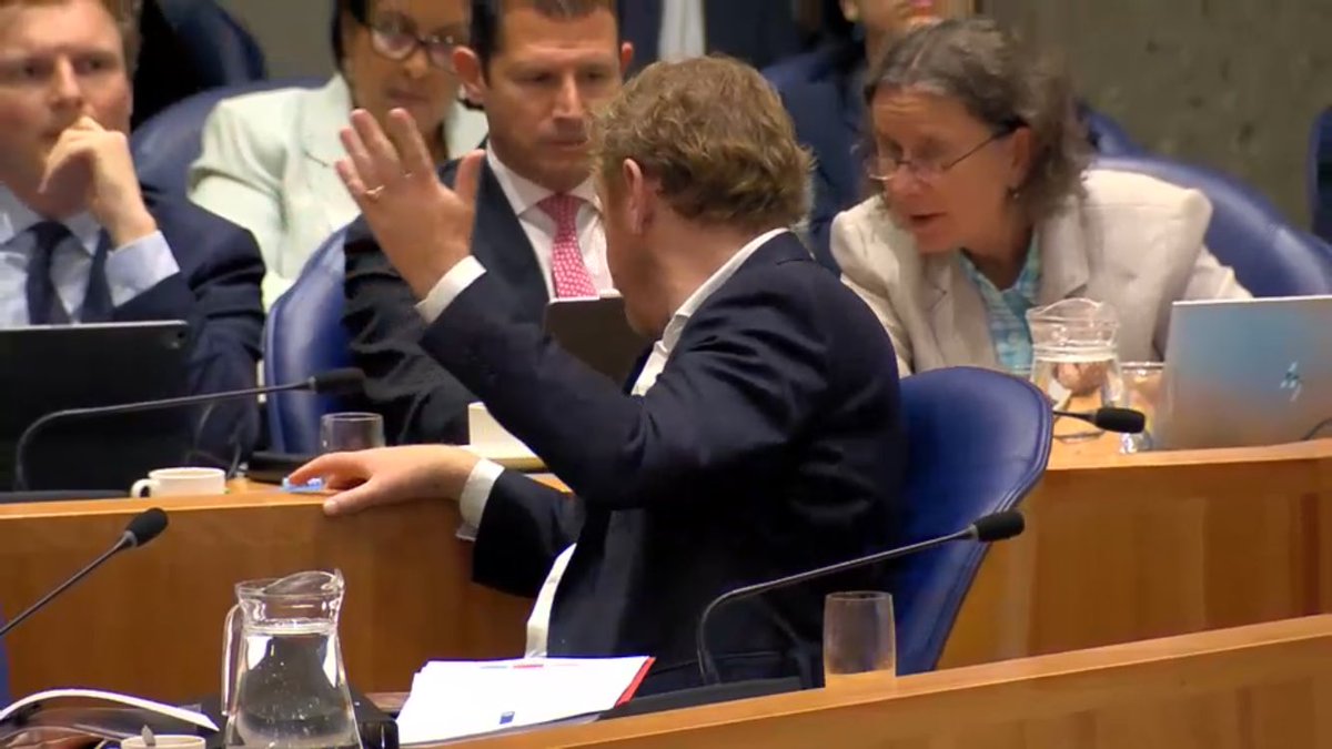 De paniek en verbijstering in Vak K als Dick Schoof de Kamer toezegt alle stukken alsnog ongelakt te geven