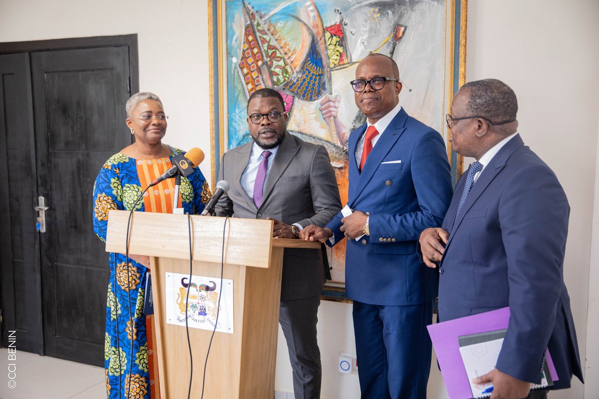 ccibenin's tweet photo. #CCIBENIN | #ServirLEntreprise | Prochaine rentrée solennelle du CAMeC Bénin : Une délégation de la CCI Bénin rend une visite au Président de la Cour Constitutionnelle qui accepte parrainer l’événement

https://t.co/Cs53ATY6qS https://t.co/VfWbKKTvEZ