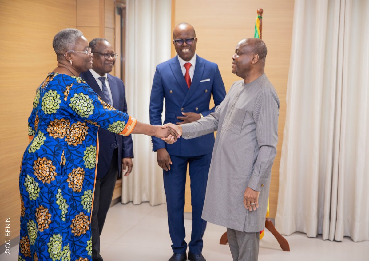 ccibenin's tweet photo. #CCIBENIN | #ServirLEntreprise | Prochaine rentrée solennelle du CAMeC Bénin : Une délégation de la CCI Bénin rend une visite au Président de la Cour Constitutionnelle qui accepte parrainer l’événement

https://t.co/Cs53ATY6qS https://t.co/VfWbKKTvEZ