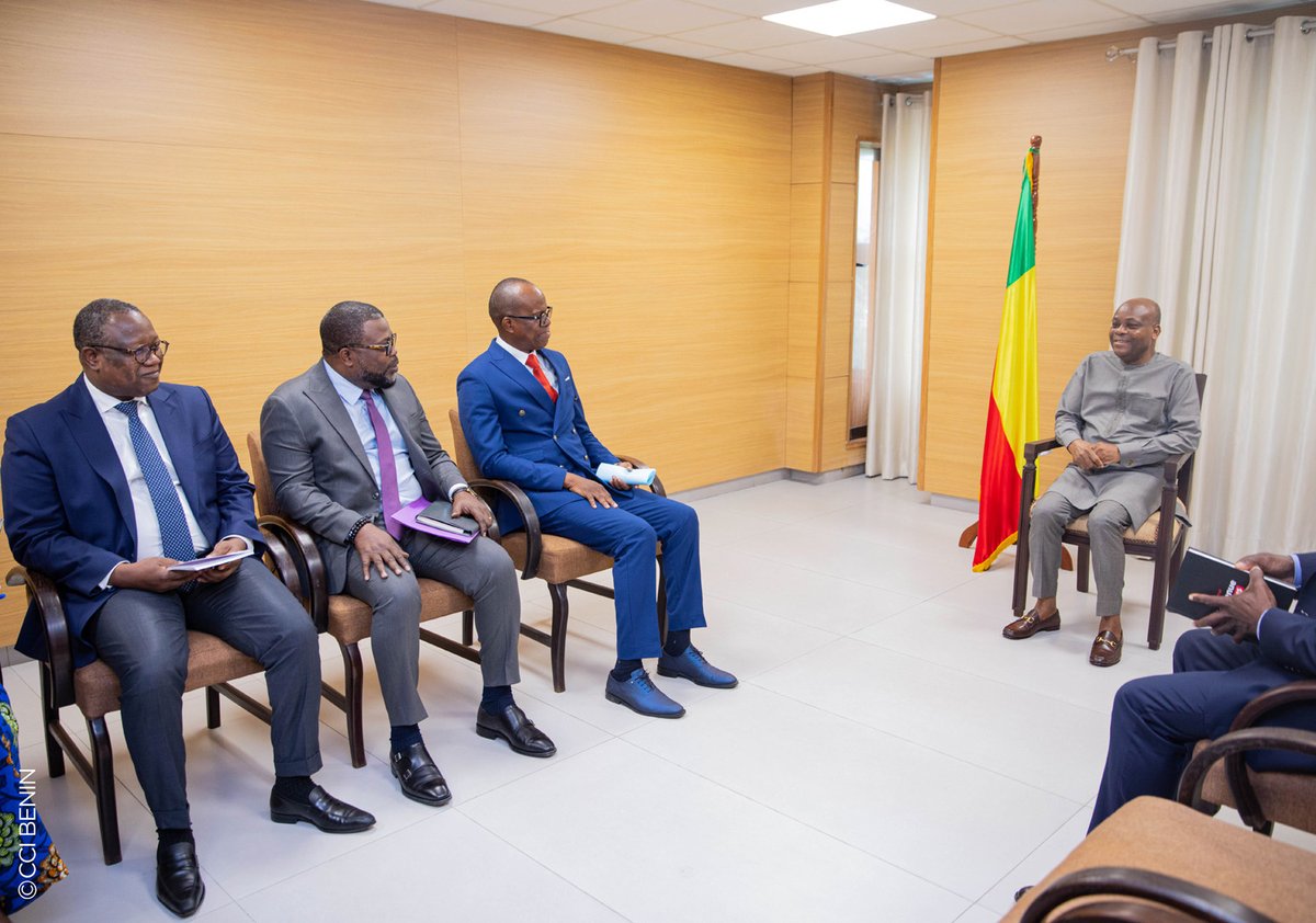 ccibenin's tweet photo. #CCIBENIN | #ServirLEntreprise | Prochaine rentrée solennelle du CAMeC Bénin : Une délégation de la CCI Bénin rend une visite au Président de la Cour Constitutionnelle qui accepte parrainer l’événement

https://t.co/Cs53ATY6qS https://t.co/VfWbKKTvEZ