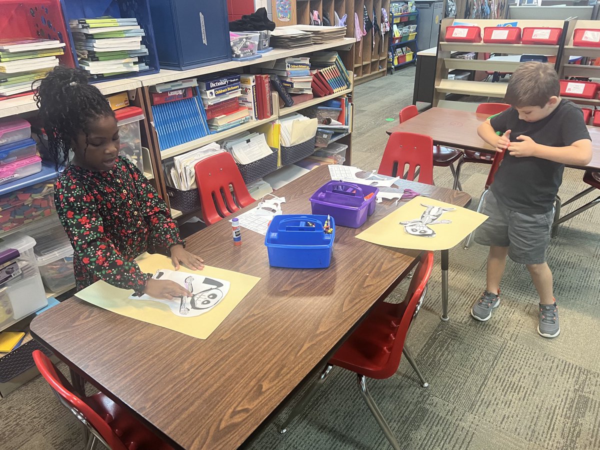 d61andersen's tweet photo. Making our skeletons. We’re learning about our amazing human bodies in CKLA!! 💀💀#d61learns ⁦@D61DeLay⁩ https://t.co/SZDmmw8PYZ