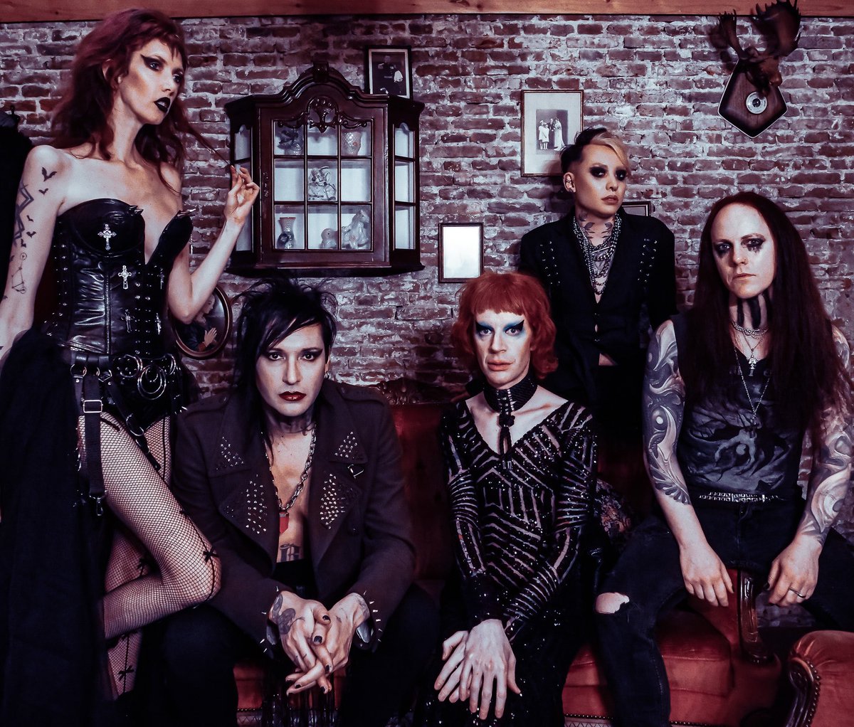 thedarkmusik's tweet photo. Hello Darklings. This is us telling you a new record is coming your way 💽⚰️

We want to give you something dark and sinister whilst fun, heavy and danceable. A goth party record with a few intimate moments, great collabs and a powerful sound. 

Make sure to Like, Share, Comment https://t.co/G7ub0XcNFr