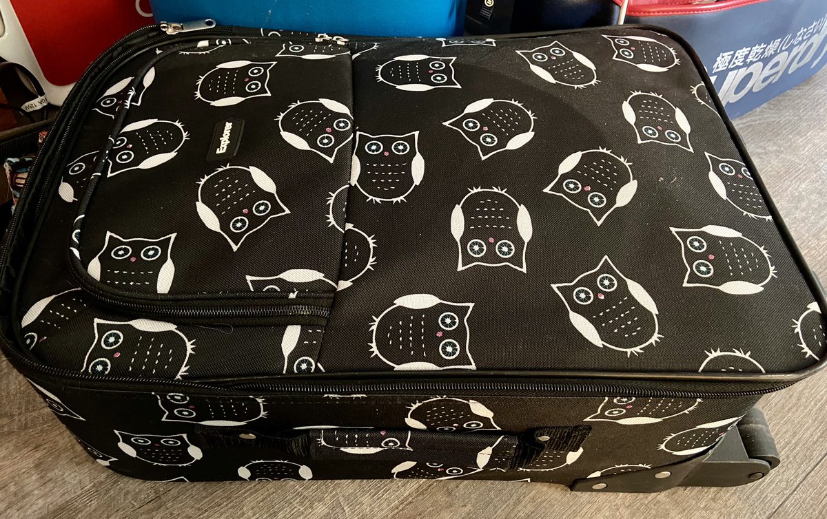 SheenTennantFan's tweet photo. It’s all becoming so real now…
#PackingForTheHospital
#Crainiotomy #LeakyBrain #CSFLeak
😬 https://t.co/HfE0VxwrSQ
