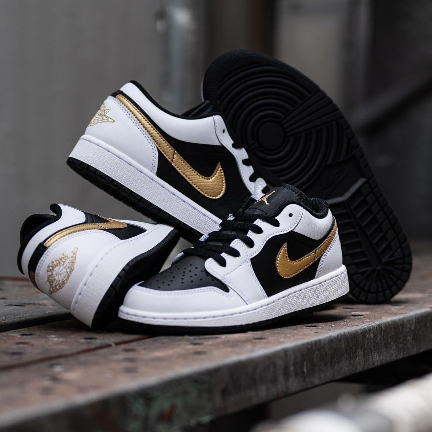 Nike air jordan 1 low gold online