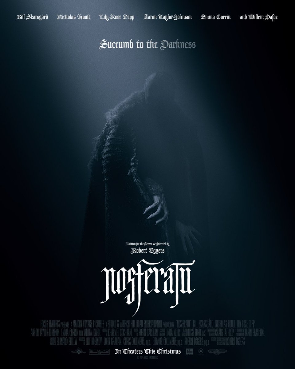 horrorlosers's tweet image. Primer póster oficial para el NOSFERATU de Robert Eggers, con el vampiro de Bill Skarsgård en la penumbra. El segundo remake del clásico de Friedrich Wilhelm Murnau llegará a cines el 25 de diciembre de este año.