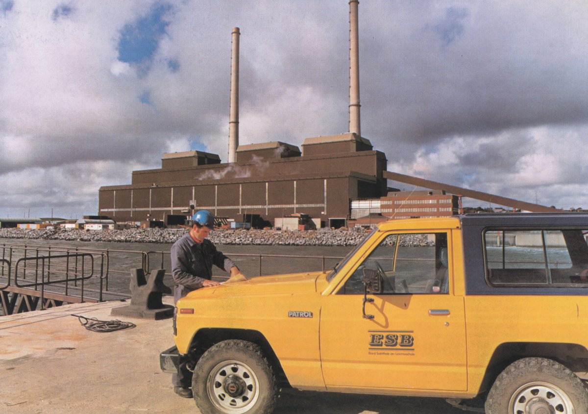 ESBArchives's tweet photo. Checking papers on the deep sea jetty at Moneypoint towards end of construction, c.1984 🏗️👷♂️
#ESB #Archive #Construction #1980s #Moneypoint #Clare https://t.co/xOEriqUt1K