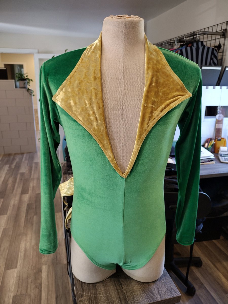 cut2medesigns's tweet photo. Another custom style, unfinished and forgot to take final pix of them with the eyelets & tie as well as the short sleeve version... Snap crotch, stretch velvet body and lapel. More to come!
#cut2medesigns #customstyles #customgear #costumes https://t.co/0hwXSyi5Bb