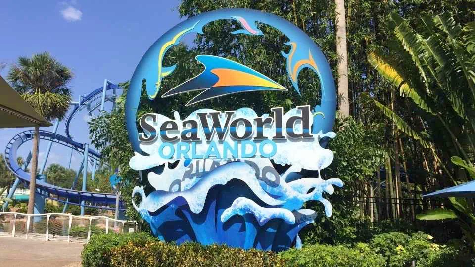 SEAWORLD ORLANDO BREAKING NEWS ⚠️

<a href="/SeaWorld/">SeaWorld</a>  #Orlando reveal new attraction, World's First Fully Immersive Arctic Flying Theater opening in Spring 2025

Get all the details now! ⬇️⬇️

gottagoorlando.com/post/seaworld-…