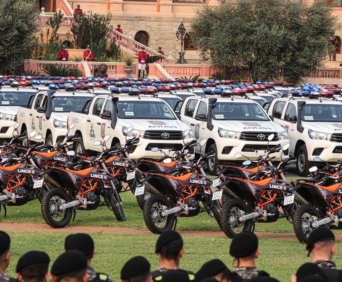 PresidenciaPy's tweet photo. Apostar por la seguridad es apostar por el futuro de Paraguay. Con una inversión histórica, hoy se entregaron 250 patrulleras, 100 motocicletas y 1.500 chalecos antibalas para fortalecer a la Policía Nacional y proteger a todos los paraguayos. Este es solo el comienzo de una lucha sin tregua por un Paraguay más seguro.

#ParaguaySeguro