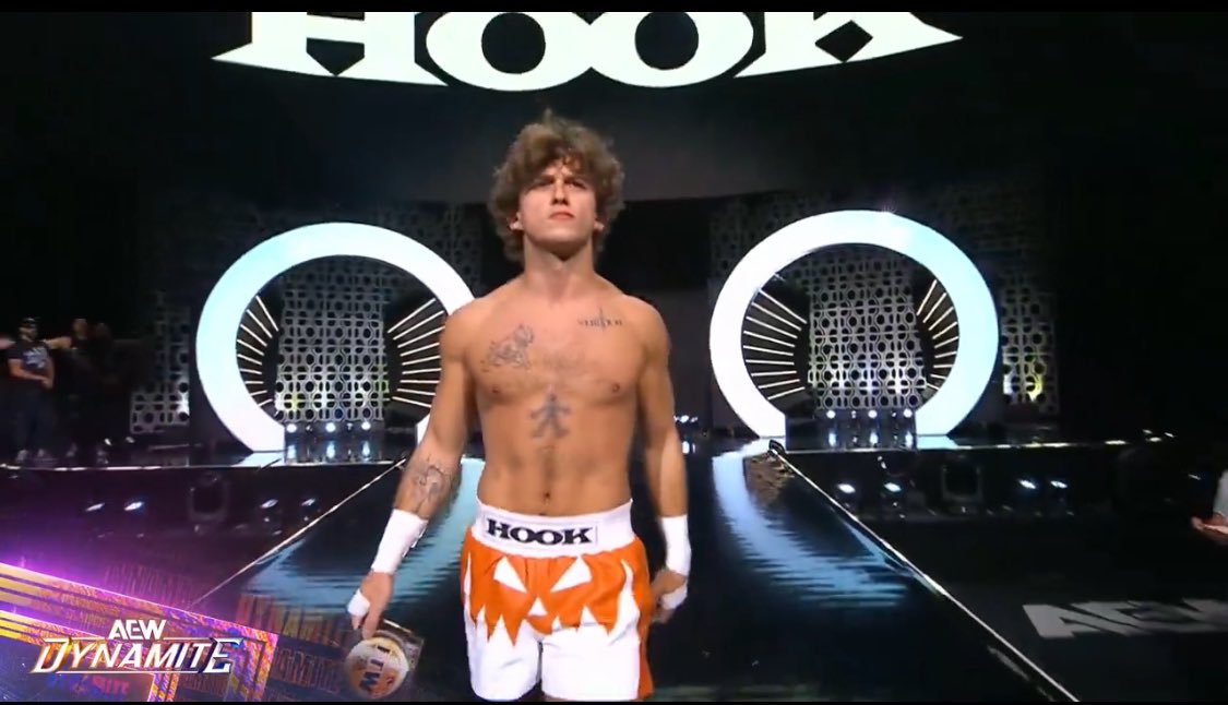 harlanwheelerr's tweet photo. The 3x Ftw Chanpion Hook decimated a local competitor last night on #AEWDyanmite sending a message to his challenger in 2 weeks Roderick strong #hookaew 🤍🧡 https://t.co/xtSi6ERUKU