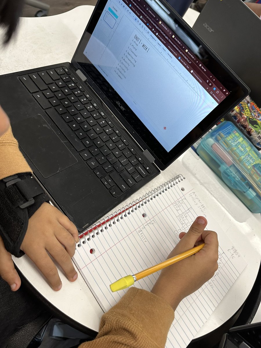 Using stations to review Wonders vocabulary, spelling and comprehension! 🌋 <a href="/PEBarnick/">Paula Barnick</a> <a href="/Ms_Byrnes5th/">Ms Byrnes</a> #happeningathowell