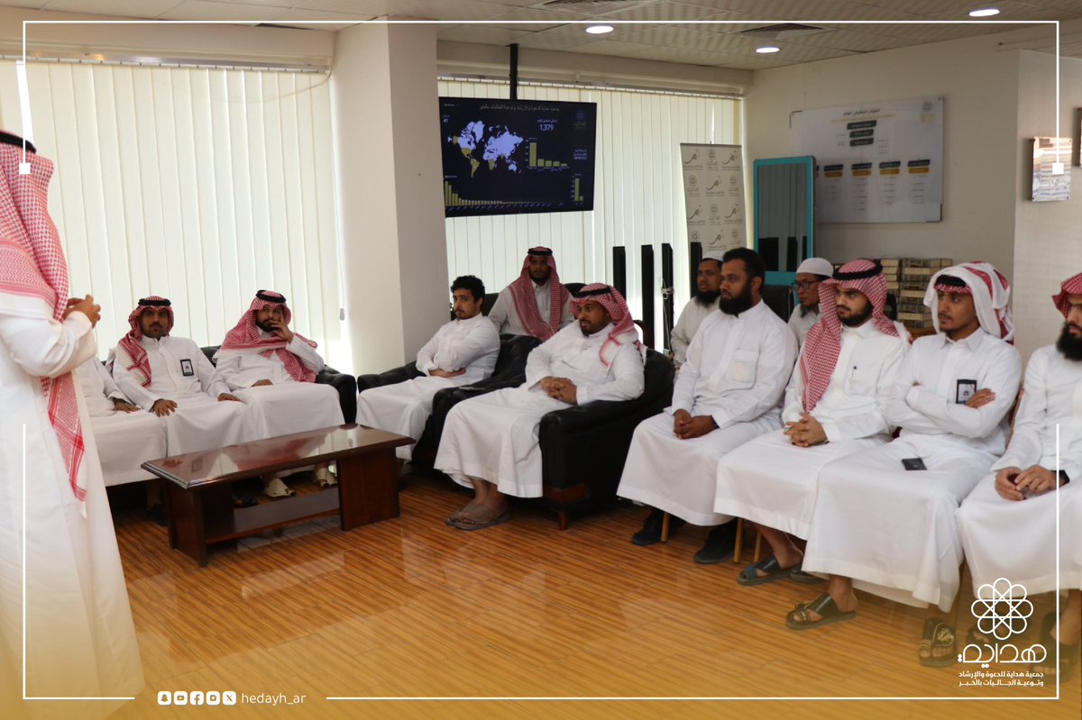 hedayh_ar's tweet photo. كرّمت إدارة #هداية الموظفين المنجزين خلال الفترة الماضية بكوبونات قسيمة شرائية من مطعم نارنج دمشق ، وذلك تقديراً لجهودهم المبذولة وتحفيزاً لبقية الموظفين على مواصلة العطاء والتميز . 

شكرًا لكل من ساهم في تحقيق أهداف الجمعية. https://t.co/CYHqMnLbaj