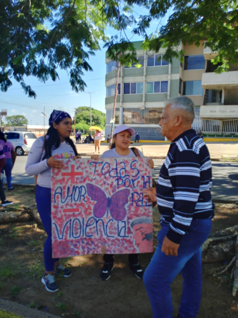 Educación para el empoderamiento, la erradicación de la violencia de género y la conservación de la Paz en el mejor país del mundo.

#PuebloSonrienteYEnPaz

<a href="/NicolasMaduro/">Nicolás Maduro</a> <a href="/OviedoPSUV/">Tito Oviedo</a>