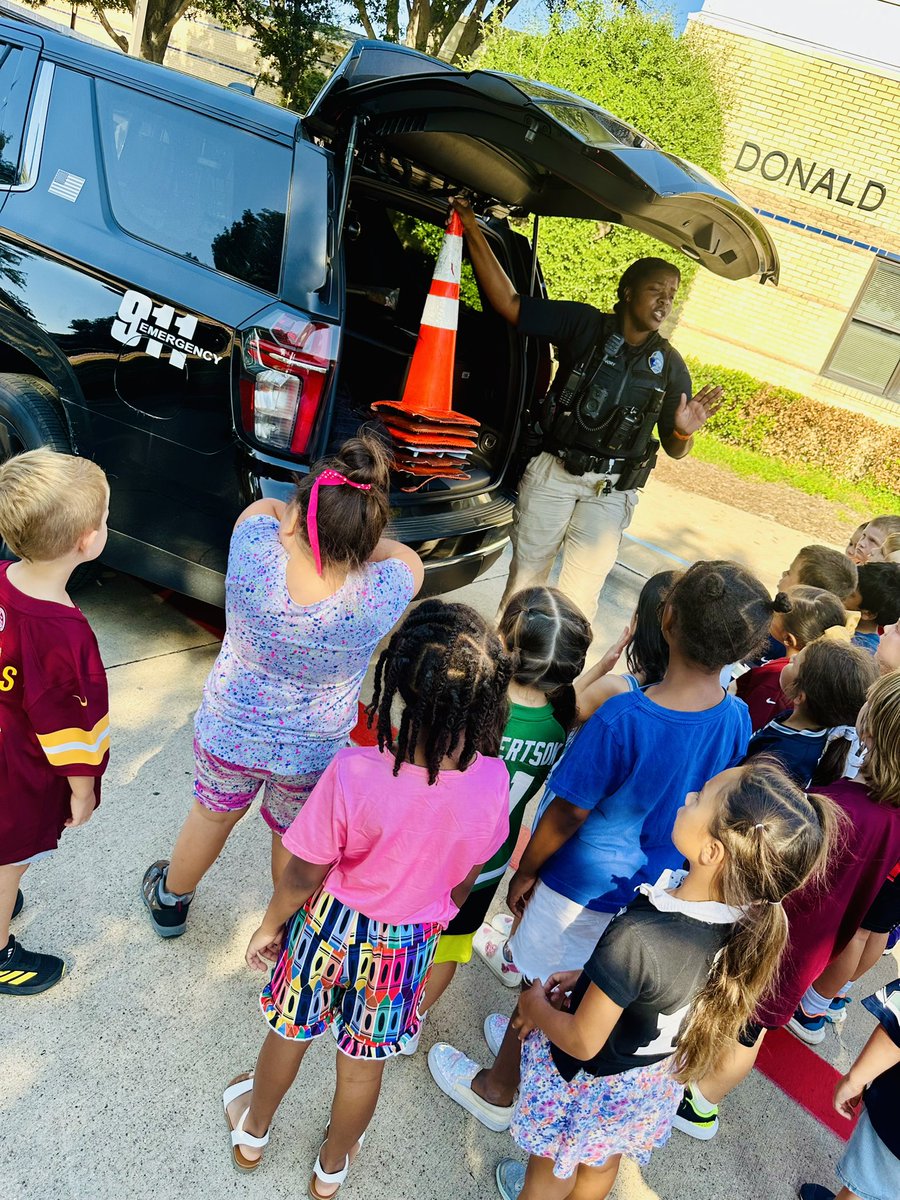 <a href="/FlowerMoundPD/">Flower Mound PD</a> thank you so sharing the best officer around! Officer Ivory is our HERO! <a href="/HamJamKinder/">HamJam</a> #CommunityEngagement