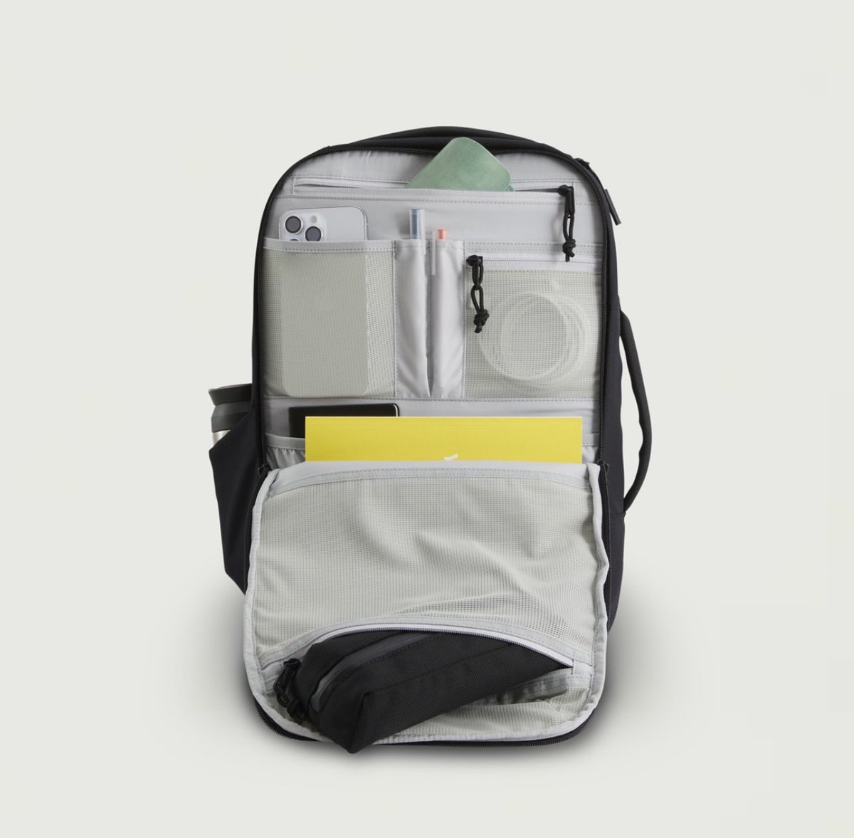 WEXLEY の Etan Compact Business Backpack が、荷物少なめ