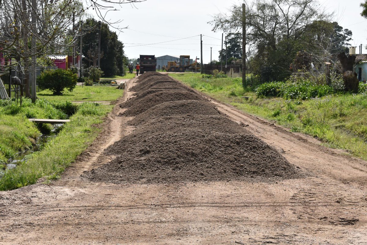 claucelo1's tweet photo. 🚧BARRIO RIGAU🚧
✨Comenzó la consolidación barrial de Rigau, algo muy solicitado y esperado por vecinos y vecinas de la zona.
#MunicipioProgreso https://t.co/IpigmomjxD