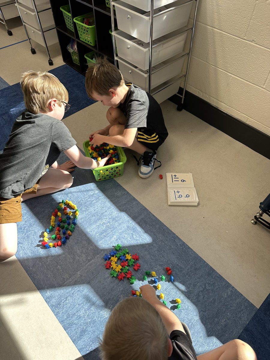brit_starnes's tweet photo. We worked hard on our hands on math activities! #tmgenius https://t.co/wt9006S9eg