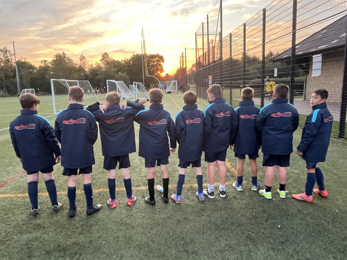 Lovely evening at training tonight ,so let’s give out the winter jackets 🥴🤣🤣thank you to our new sponsors spriteprime , the boys will definitely need these in the next few weeks 🥶 ☔️⚽️🙌🏻