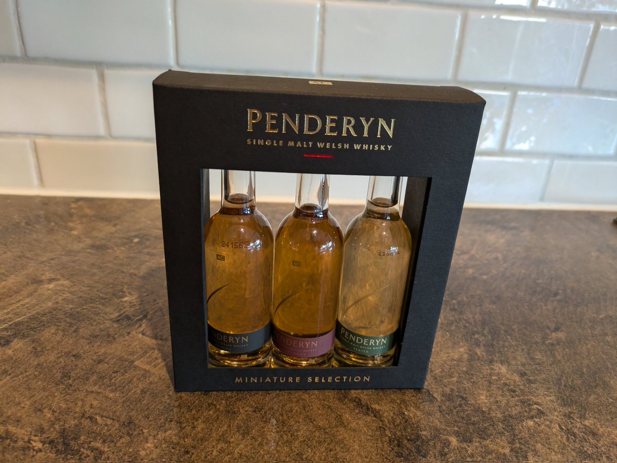 MarcosWhiskies's tweet photo. New additions :
After my visit at Penderyn Llandudno Distillery I bought the special bottling The Headliner and a tasting set.
Later I will taste these and post a review.
#penderyndistillery #penderynwhisky #penderyn #theheadliner #headliner #tastingset https://t.co/Smc1v5eV4O