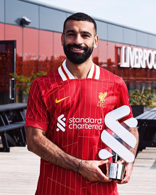 Photography of Mo Salah receiving the Standard Chartered August Player of the Month award at the AXA Training Centre.