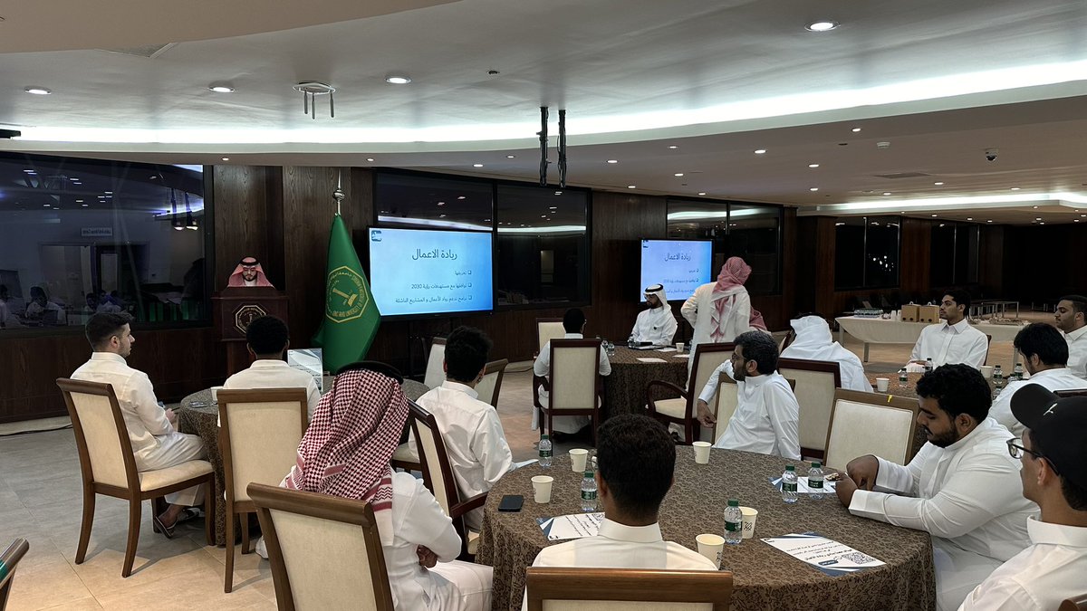 بصفتي رئيس <a href="/EntKfupm/">نادي ريادة الأعمال</a> بجامعة الملك فهد للبترول والمعادن، ألقيت اليوم كلمتي خلال اللقاء التعريفي بالنادي المنعقد بوادي الظهران للتقنية .

فخور بقيادة هذا الفريق المتميز والعمل على تعزيز الابتكار وروح ريادة الأعمال بين طلابنا. 

 #KFUPM #ريادة_الأعمال #ابتكار