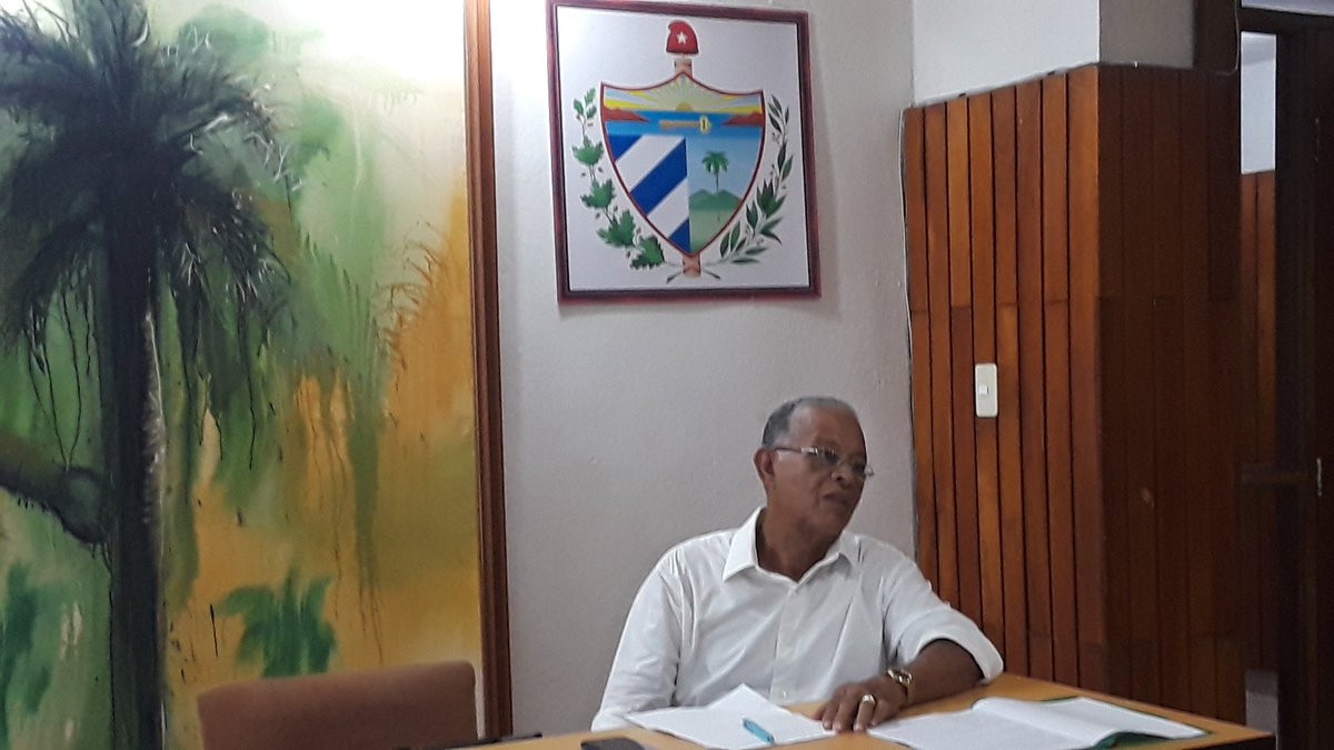 CMP95040507's tweet photo. El Consejo de Dirección del centro Meteorológico Provincial Guantánamo se encontraba realizando en la plaza Mariana Grajales el análisis de los resultados obtenidos en el semestre del año en curso ; así como nuevas estrategias para dar cumplimiento al plan económico 2024. https://t.co/NtLwKh1dw0