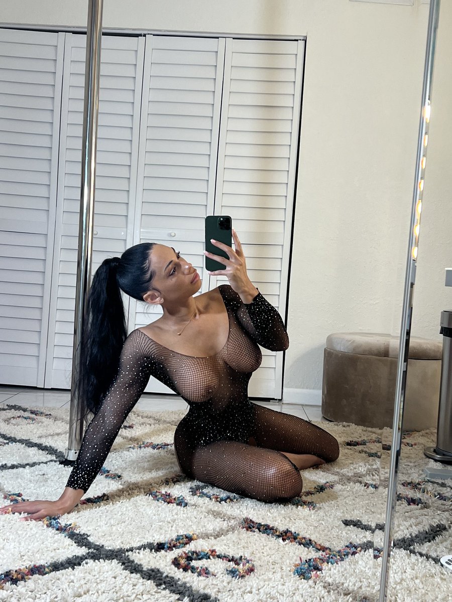 QueenJasminx's tweet photo. 💧💧💧💧 https://t.co/QlWKURPH8r