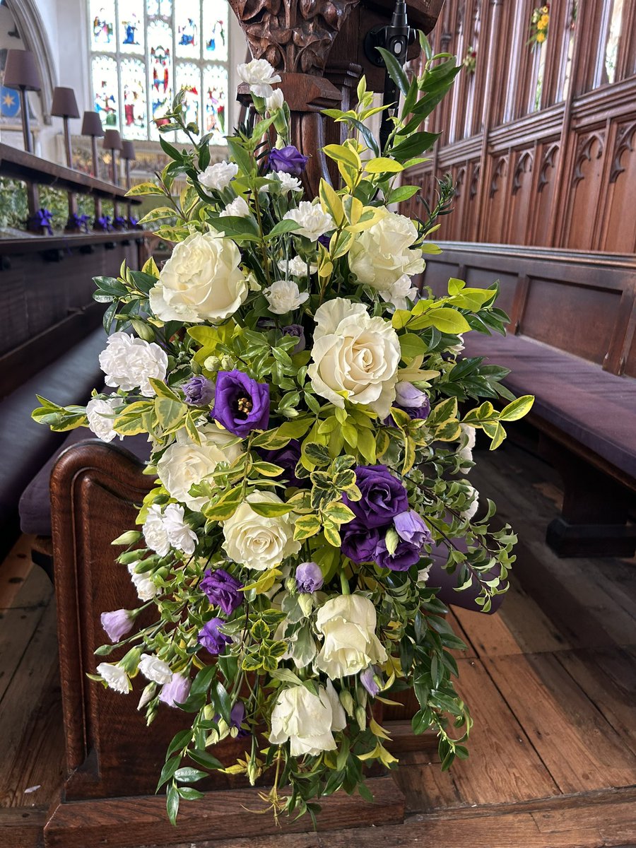 Tonight is the official opening of our Fantastic Flower Festival! From 10 am in Friday it will open to the public and we hope you will be able to attend over our three day event! 

Full details on our website here stmaryshitchin.co.uk/flower-festiva…