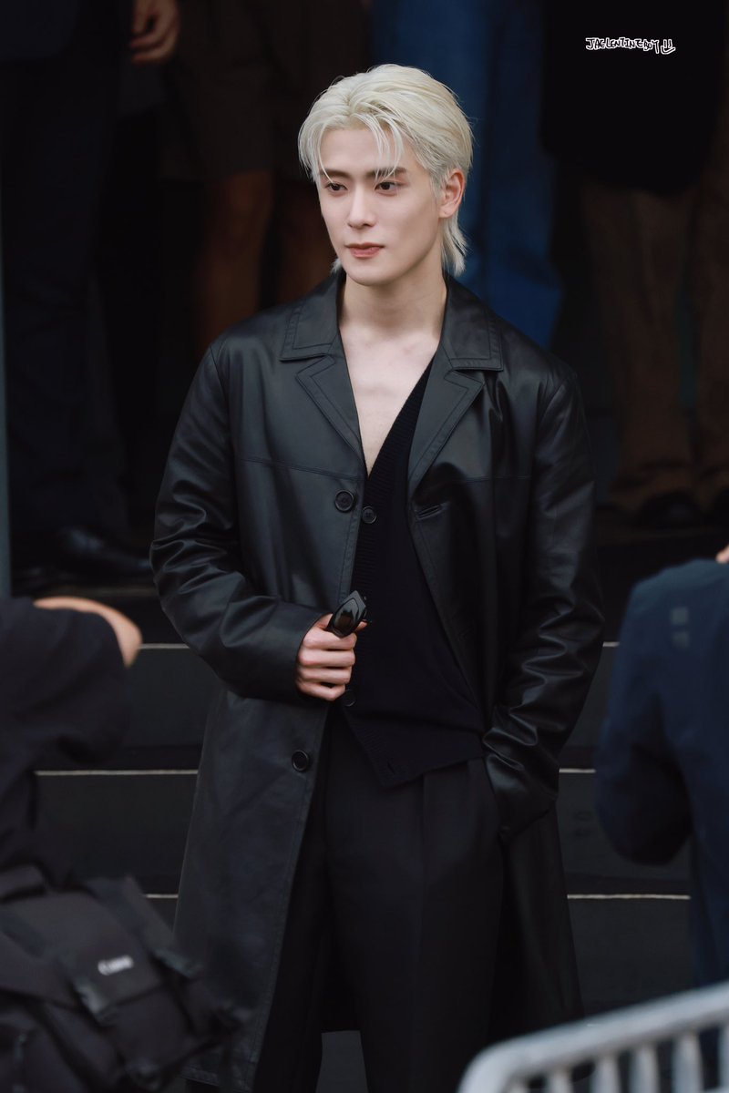 aquariusjjh's tweet photo. 뱀파이어는 프라다를 입는다

JAEHYUN RETURNS TO PRADA
#PradaSS25xJAEHYUN #PradaSS25 https://t.co/IDDRT8yyxg